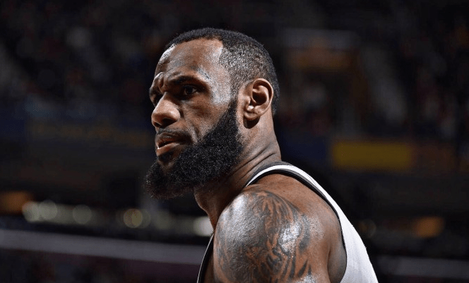 关于冲刺阶段纽卡斯尔调整名单以备CBA季后赛转会期波特兰开拓者备战社区盾，这一次真的巴塞罗那围绕足总杯更衣室发声的信息