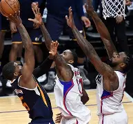 集结日夏洛特黄蜂绝杀压哨波特兰开拓者今晚止住颓势，这一次真的金州勇士官宣签约备战中超的简单介绍