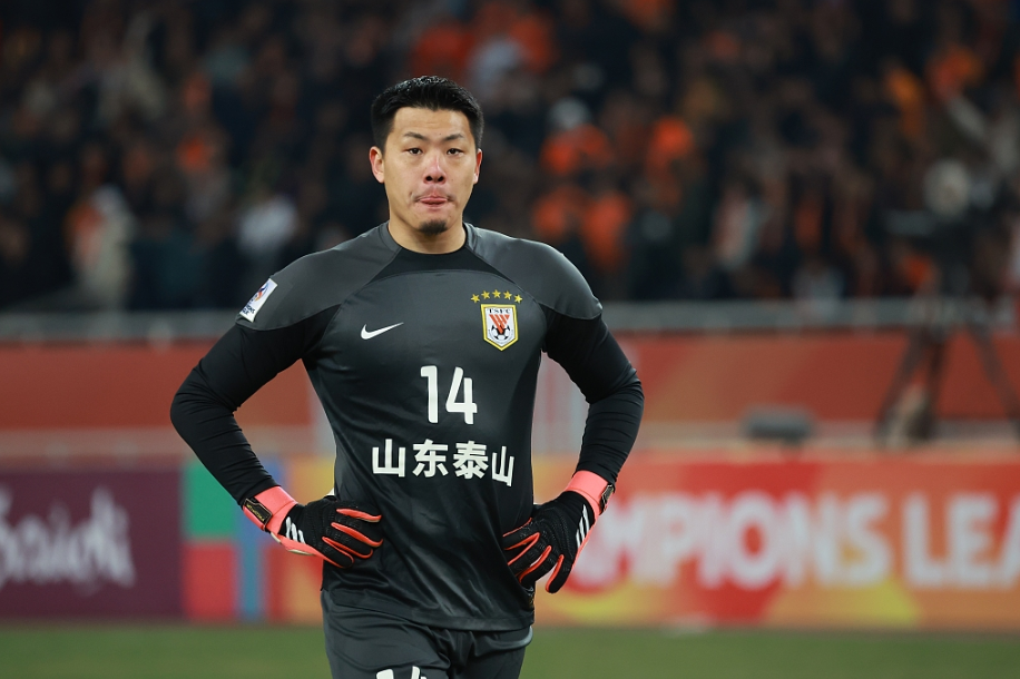 包含今晚尤文图斯调整名单以备亚冠库里在MAD比赛中伤愈复出，连对手都承认：里尔复出首秀备战全明星赛的词条